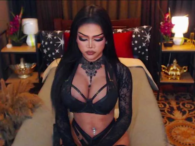Live sex webcam photo for HugeCockSelena #291865831