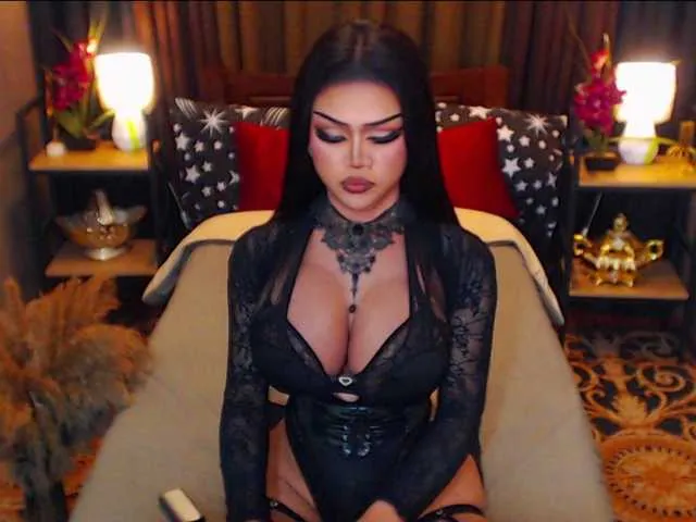 Live sex webcam photo for HugeCockSelena #291871757