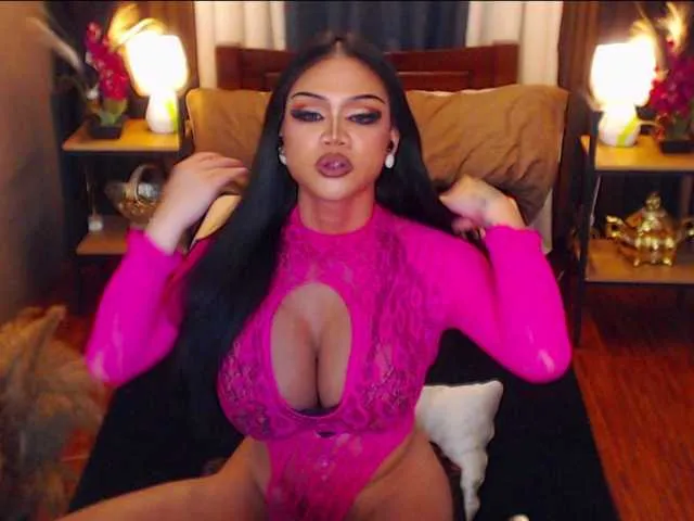 Live sex webcam photo for HugeCockSelena #292231418