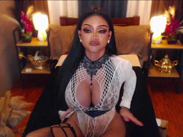 Live sex webcam photo for HugeCockSelena #292250781