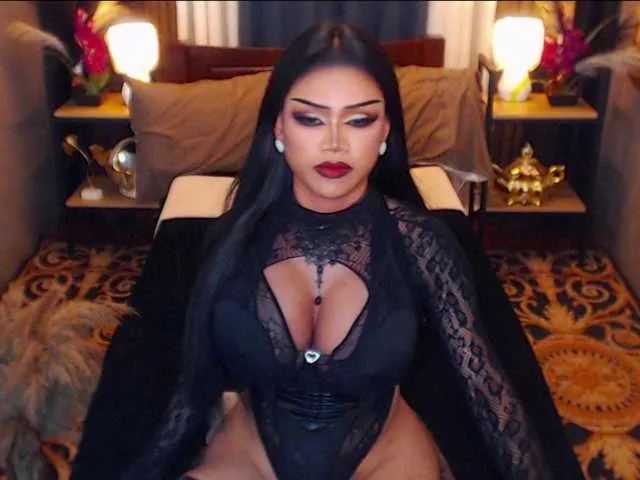 Live sex webcam photo for HugeCockSelena #292367042