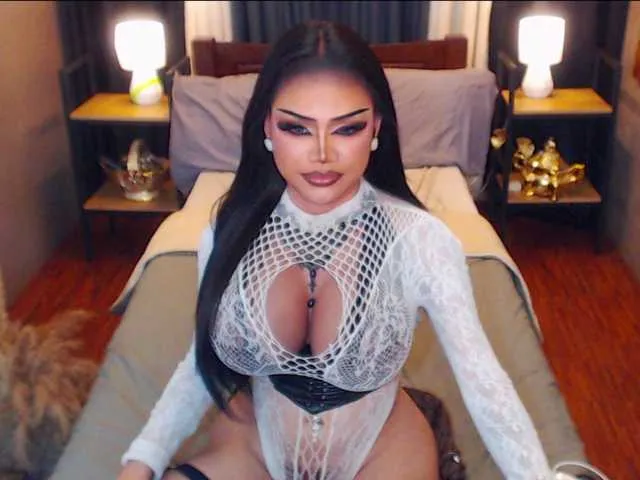 Live sex webcam photo for HugeCockSelena #292394644