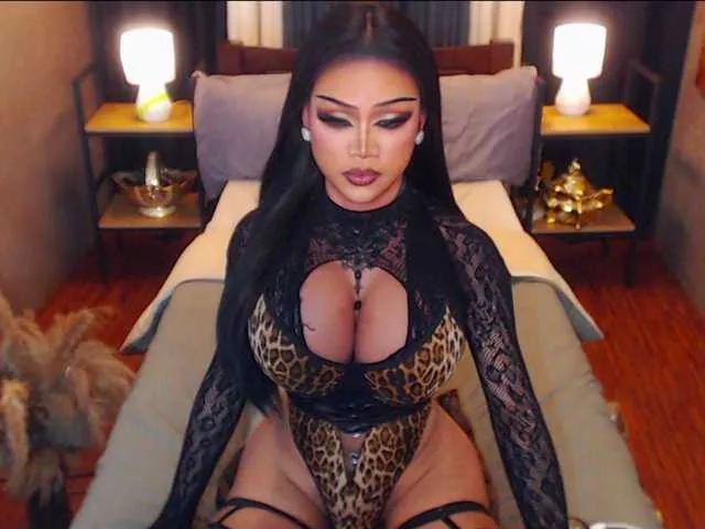 Live sex webcam photo for HugeCockSelena #292401209