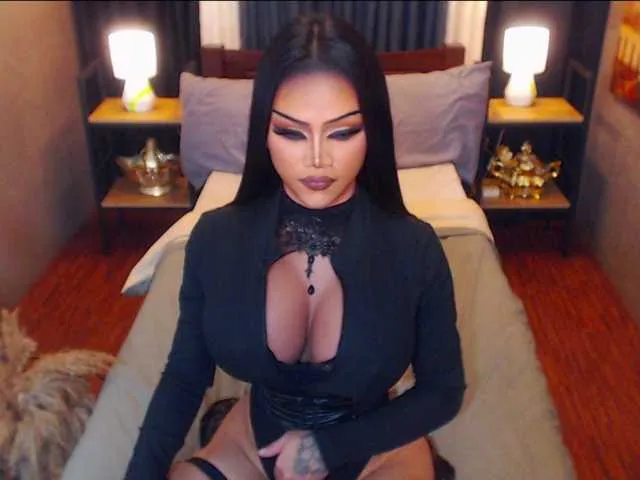 Live sex webcam photo for HugeCockSelena #292440378