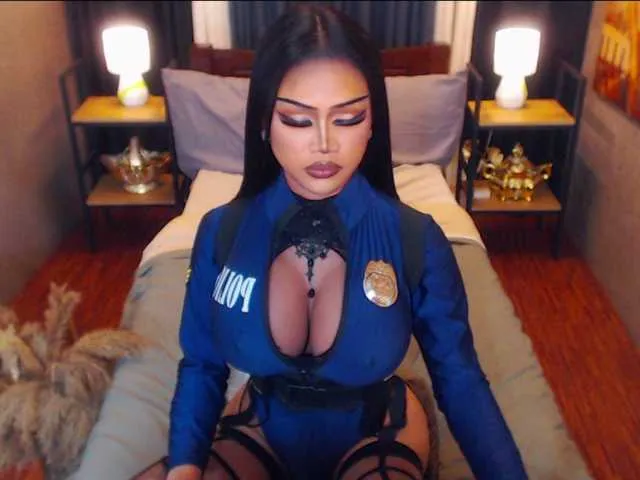 Live sex webcam photo for HugeCockSelena #292447125