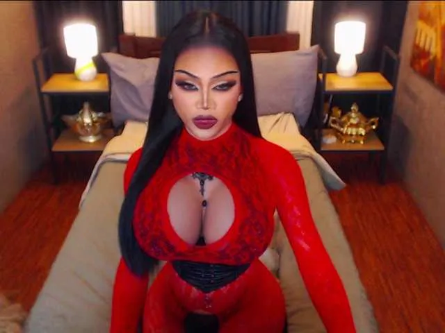 Live sex webcam photo for HugeCockSelena #292468674