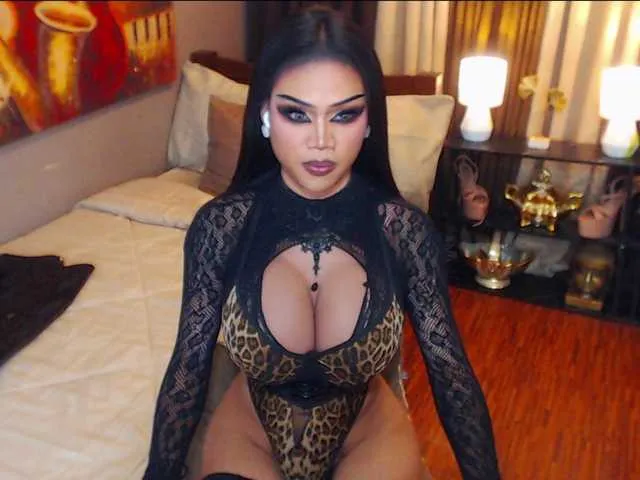 Live sex webcam photo for HugeCockSelena #292611016