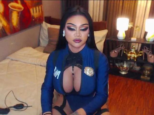 Live sex webcam photo for HugeCockSelena #292656189