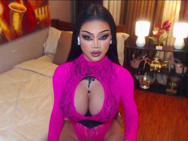 Live sex webcam photo for HugeCockSelena #292684907