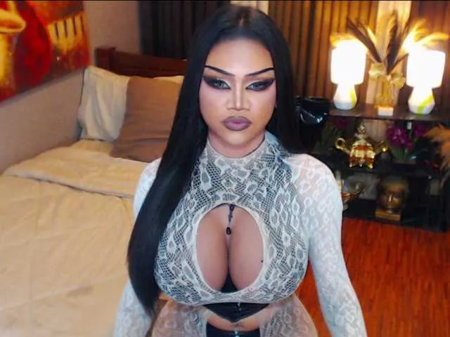 Live sex webcam photo for HugeCockSelena #292746944