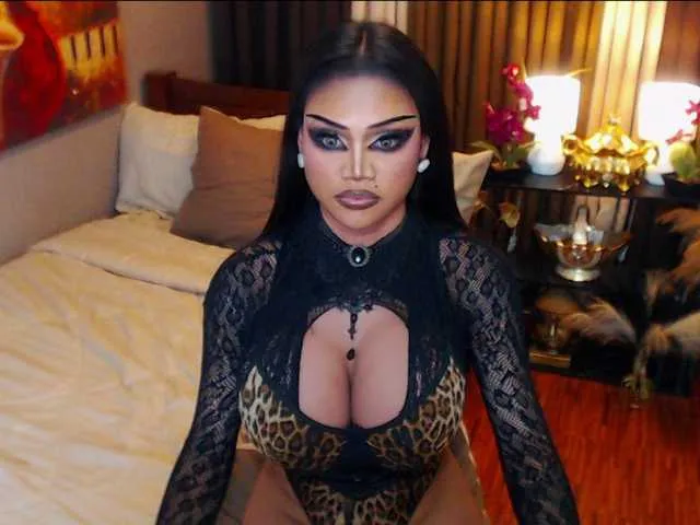 Live sex webcam photo for HugeCockSelena #292803916
