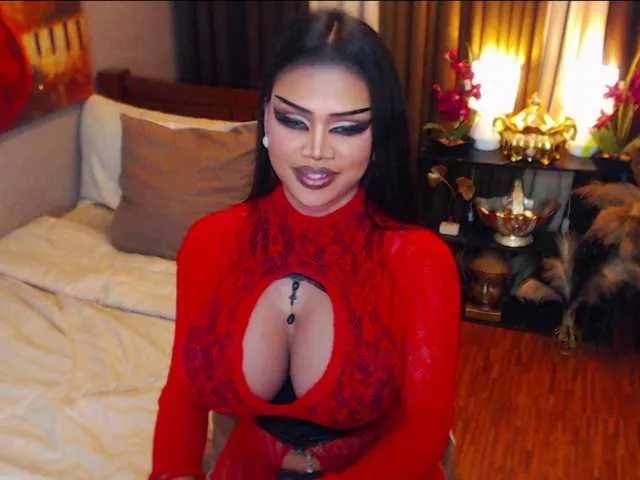 Live sex webcam photo for HugeCockSelena #292853845