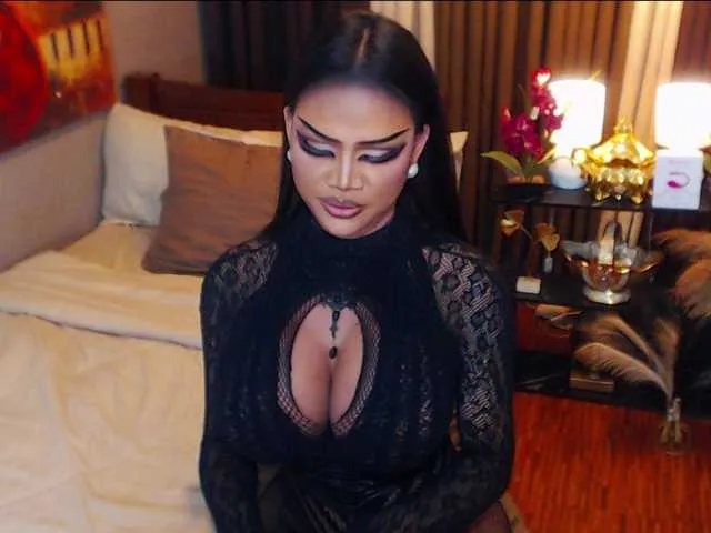 Live sex webcam photo for HugeCockSelena #292968238