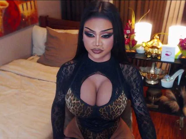 Live sex webcam photo for HugeCockSelena #293116343