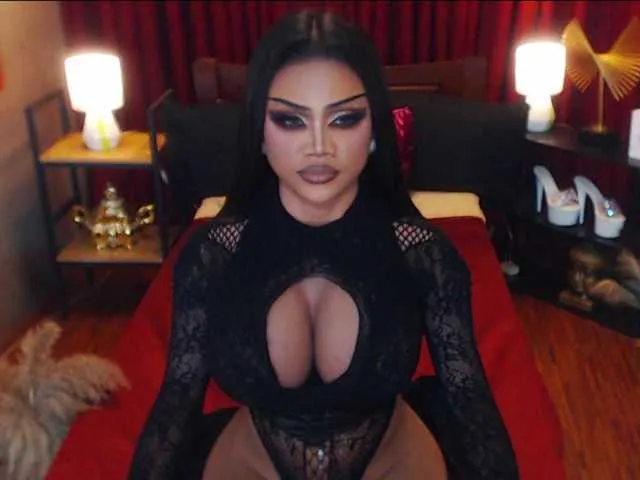 Live sex webcam photo for HugeCockSelena #293132629