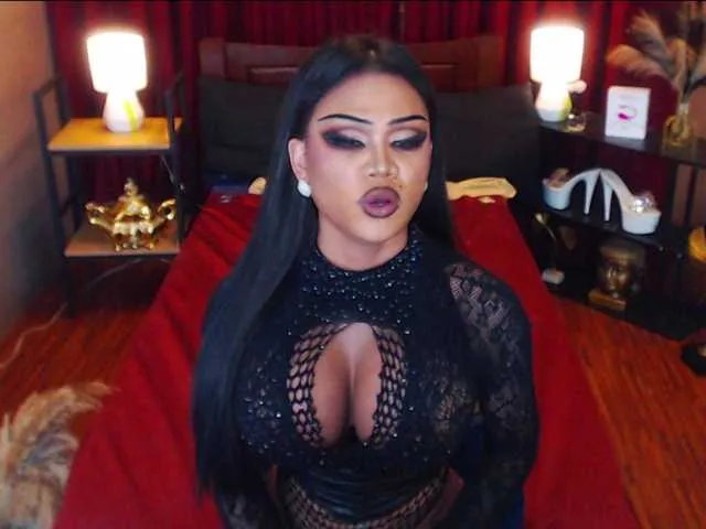 Live sex webcam photo for HugeCockSelena #293292943