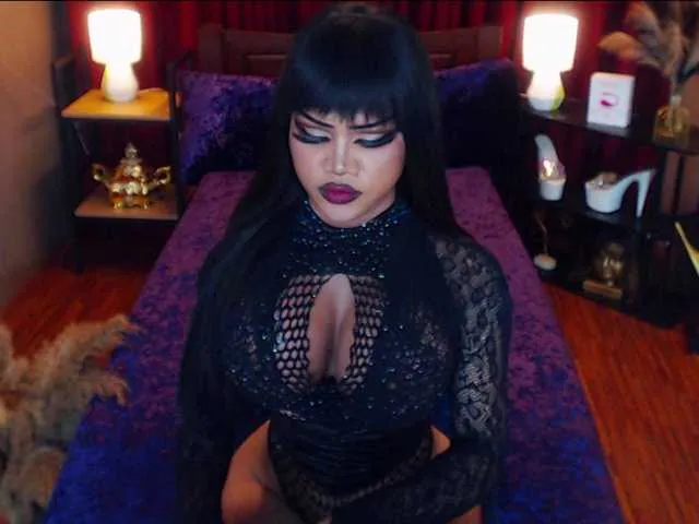 Live sex webcam photo for HugeCockSelena #293329044