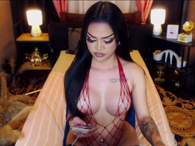 Live sex webcam photo for HugeCockSelena #293695204