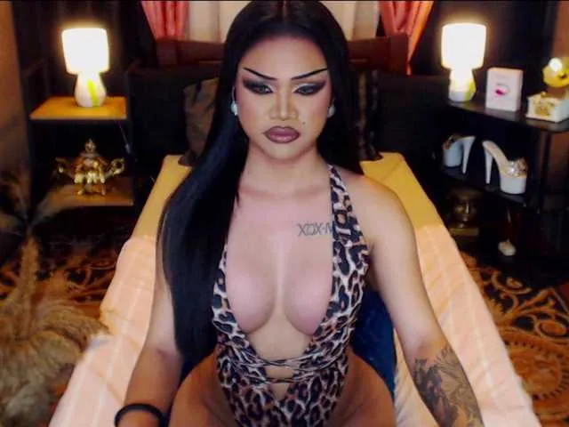 Live sex webcam photo for HugeCockSelena #293705761
