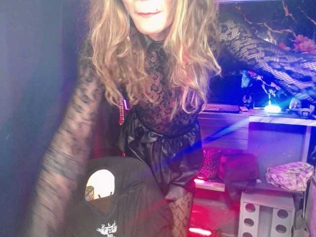 Live sex webcam photo for Hugecock2hundlex #292235087