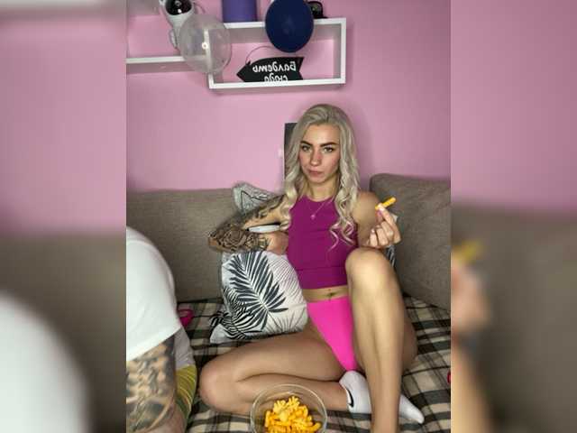 Live sex webcam photo for HulkLisandra #275789282