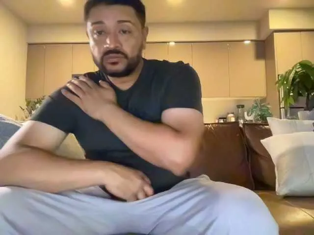 Live sex webcam photo for HungLatino11 #274448182