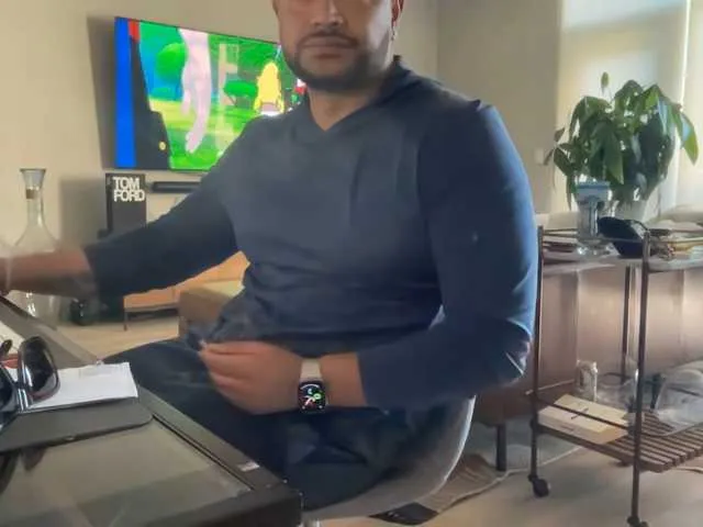 Live sex webcam photo for HungLatino11 #276146488