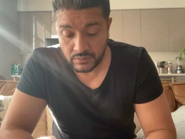 Live sex webcam photo for HungLatino11 #276251390