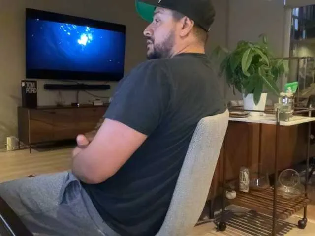 Live sex webcam photo for HungLatino11 #276272686