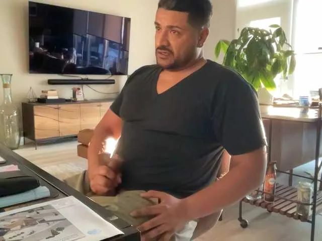 Live sex webcam photo for HungLatino11 #276728619