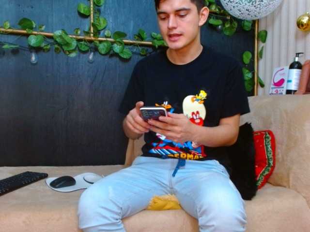 Live sex webcam photo for Huntterboyy #276939079