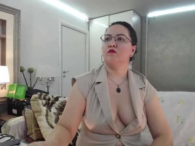 Live sex webcam photo for ILoveToFeelU #294128157