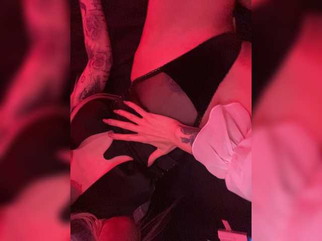 Live sex webcam photo for IRERA #271901645