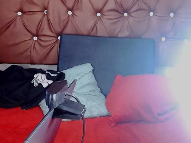 Live sex webcam photo for ISABELLASTAR #274184968