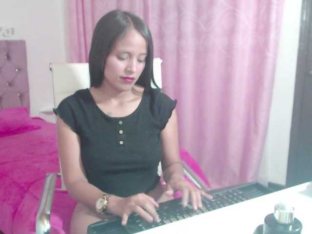 Live sex webcam photo for Iam-Camila #274387123