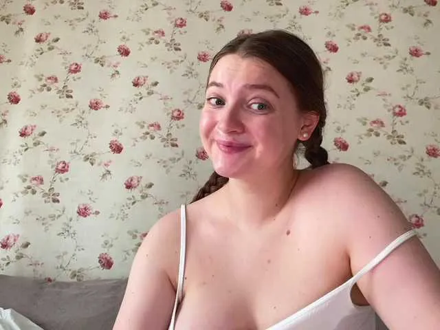 Live sex webcam photo for IamLovenda #291879412