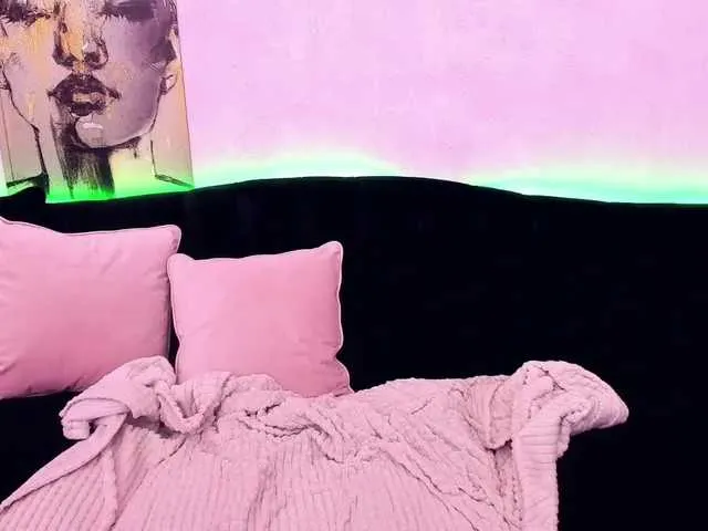 Live sex webcam photo for IceDanielle #271700181