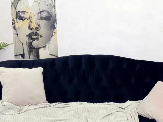 Live sex webcam photo for IceDanielle #271784342