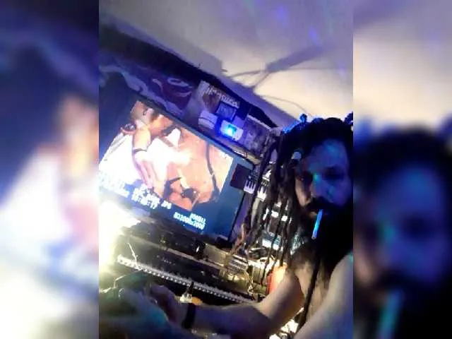 Live sex webcam photo for Ijamesrockerm #273602395