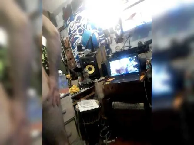 Live sex webcam photo for Ijamesrockerm #273675804