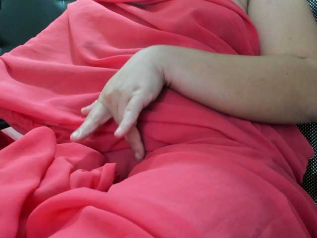 Live sex webcam photo for Ikramjalila #275954176