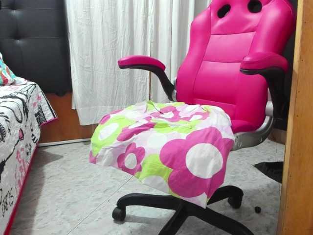 Live sex webcam photo for Ikramjalila #275970702