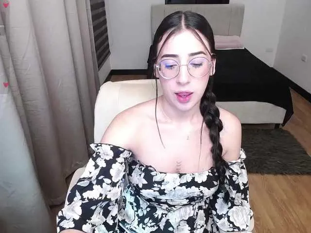 Live sex webcam photo for Im-Kitty #291362386