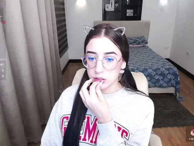 Live sex webcam photo for Im-Kitty #291613667