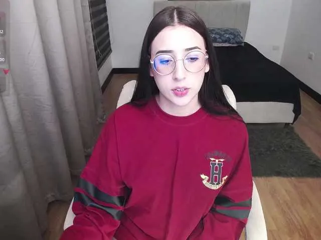 Live sex webcam photo for Im-Kitty #291857644