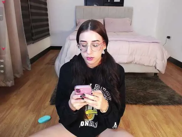 Live sex webcam photo for Im-Kitty #291924633