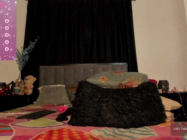 Live sex webcam photo for ImLiaa #276980949