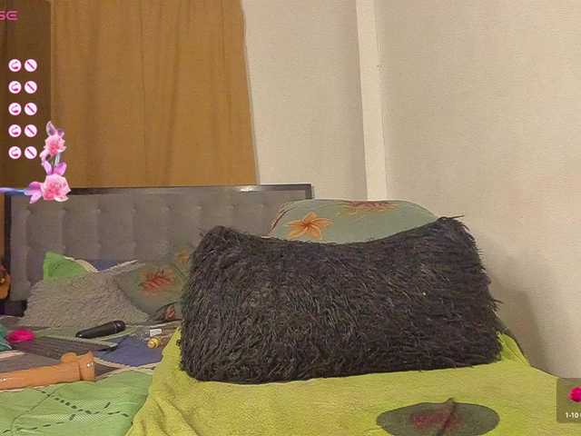 Live sex webcam photo for ImLiaa #278007435