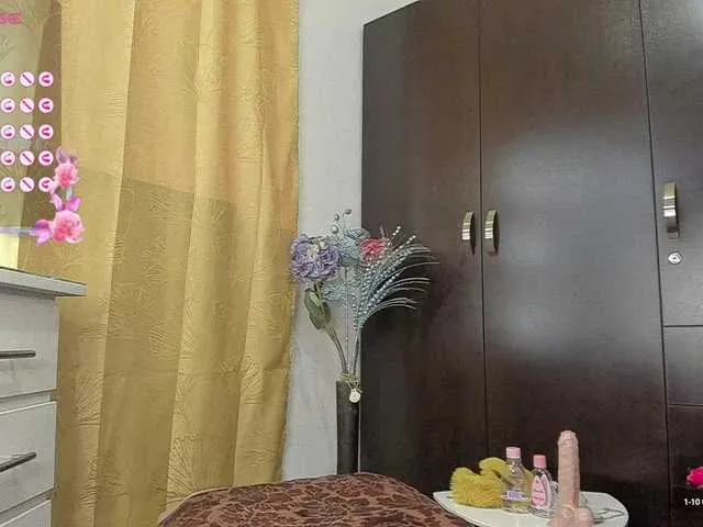 Live sex webcam photo for ImLiaa #287763142