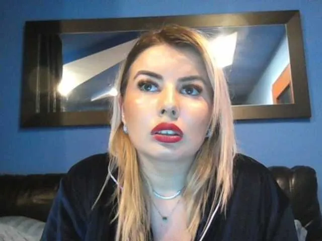 Live sex webcam photo for Imagicgirl98 #271786373